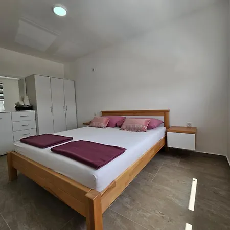 Kovac - 5 Bedroom Private With Pool * Vrsine