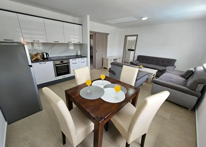 Villa Kovac - 5 Bedroom Private With Pool Vrsine