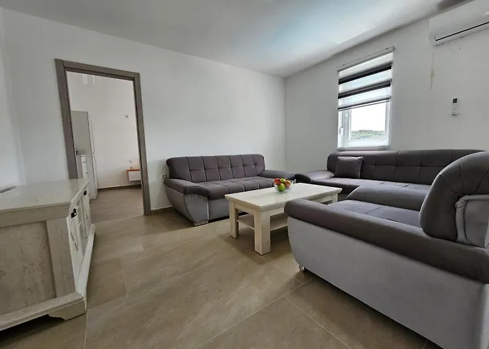 Kovac - 5 Bedroom Private With Pool Vrsine