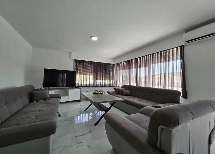 Kovac - 5 Bedroom Private With Pool Villa