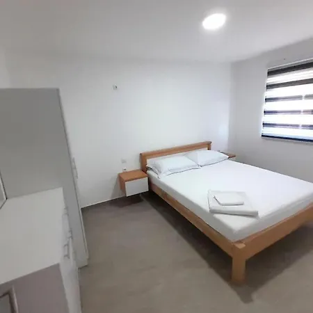 Kovac - 5 Bedroom Private With Pool Vrsine