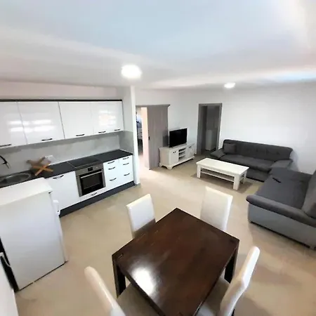 Willa Kovac - 5 Bedroom Private With Pool