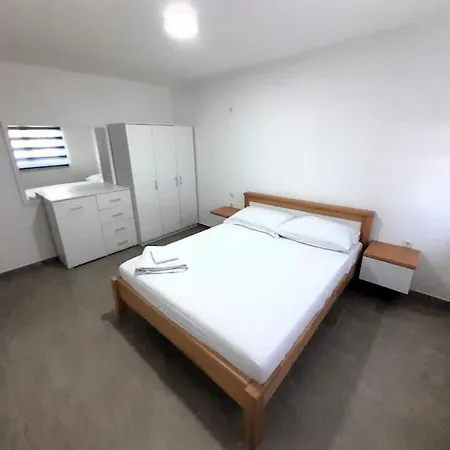 Kovac - 5 Bedroom Private With Pool *