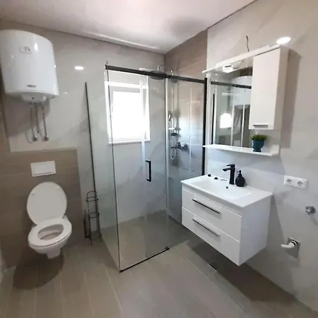 Kovac - 5 Bedroom Private With Pool