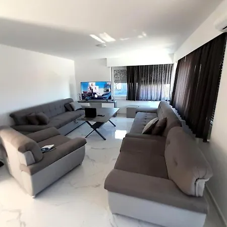 Kovac - 5 Bedroom Private With Pool فيلة Vrsine