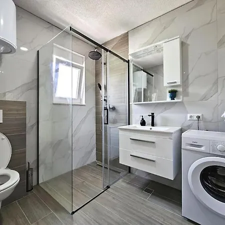 Kovac - 5 Bedroom Private With Pool *