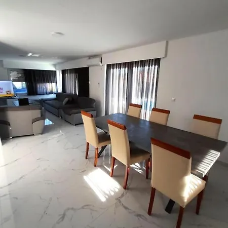 Willa Kovac - 5 Bedroom Private With Pool Vrsine