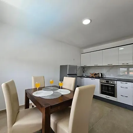 Kovac - 5 Bedroom Private With Pool *