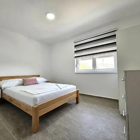 Willa Kovac - 5 Bedroom Private With Pool