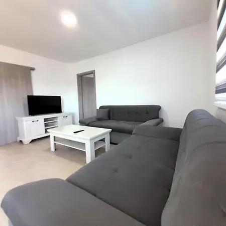 Kovac - 5 Bedroom Private With Pool فيلة Vrsine