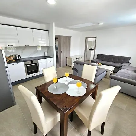 Kovac - 5 Bedroom Private With Pool * Vrsine