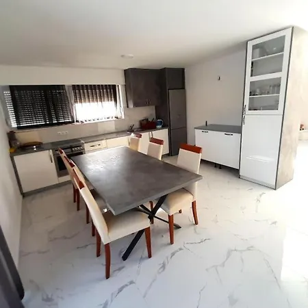 Willa Kovac - 5 Bedroom Private With Pool Vrsine