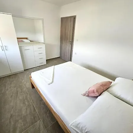 Kovac - 5 Bedroom Private With Pool *