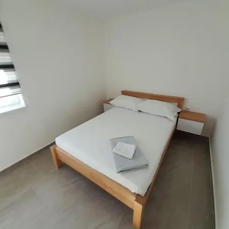 Kovac - 5 Bedroom Private With Pool Vrsine