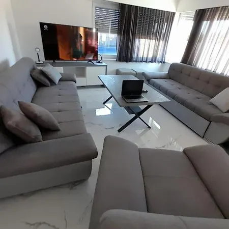 Kovac - 5 Bedroom Private With Pool