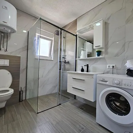 Kovac - 5 Bedroom Private With Pool Willa