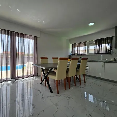 Kovac - 5 Bedroom Private With Pool Willa Vrsine