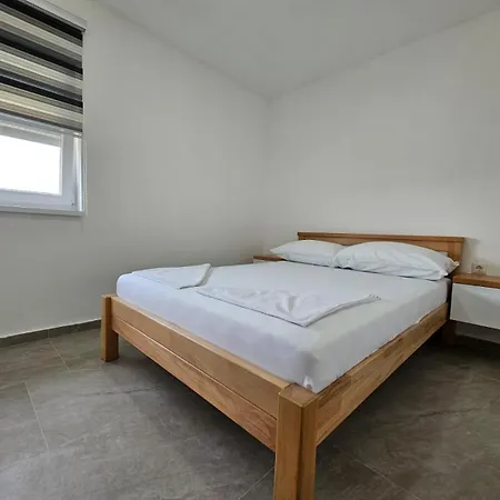 Willa Kovac - 5 Bedroom Private With Pool Vrsine