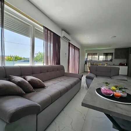 Willa Kovac - 5 Bedroom Private With Pool